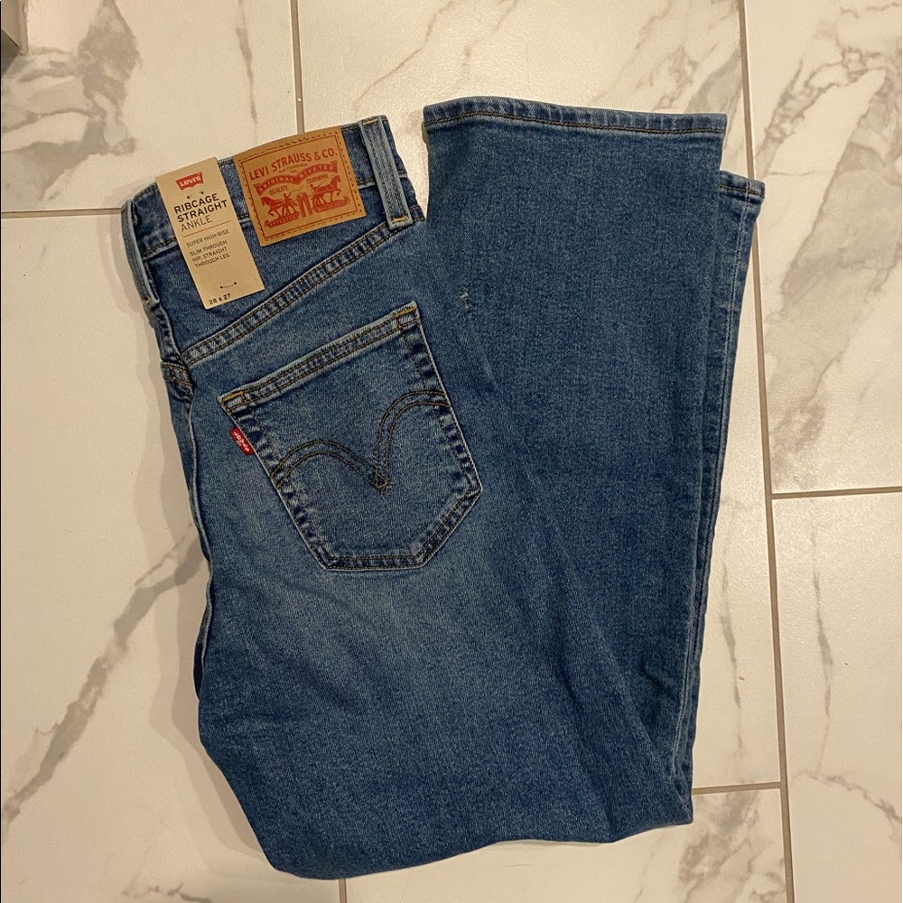 NEW Levi’s Ribcage Straight Ankle Jeans 28